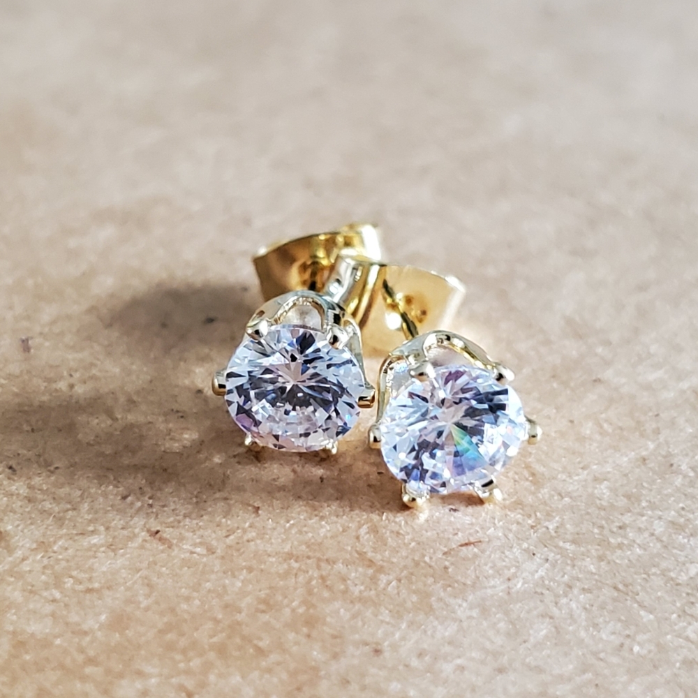 New Cubic Zirconia Stud Earrings - Gem Size: 6.0mm